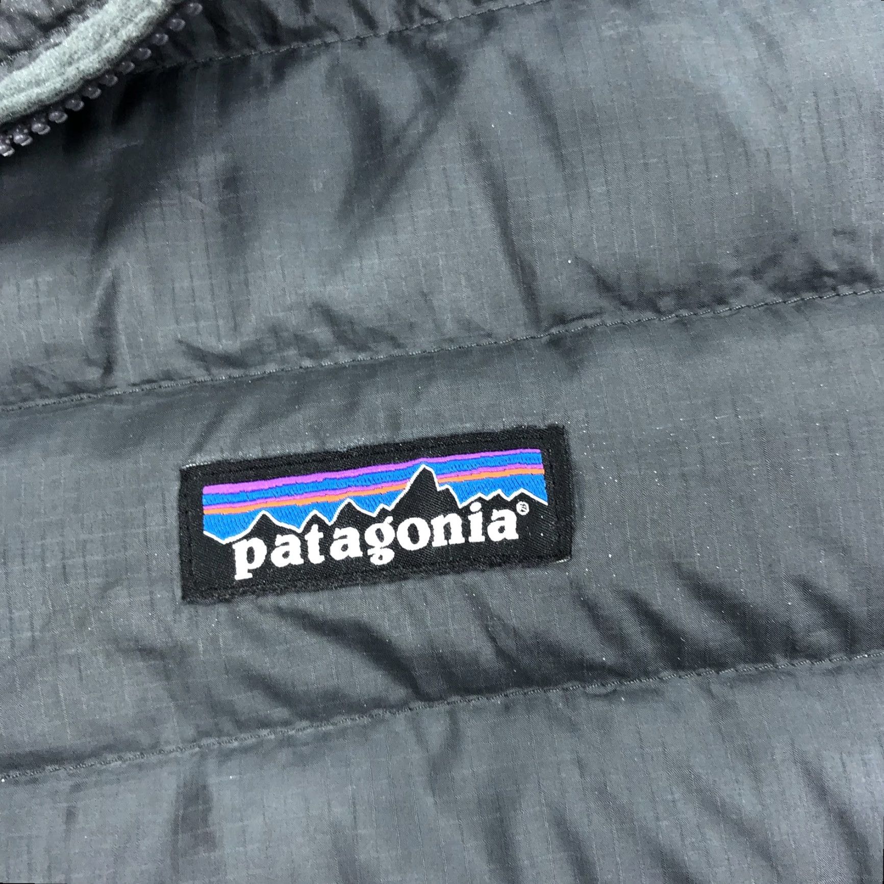 Patagonia Patagonia Jacket XL Down Puffer Gray Full Zip Stand-Up Collar Puffer Jacket Men XL Zip Pockets Casual Travel Workwear Outdoor Modern Size US XL / EU 56 / 4 - 3 Thumbnail
