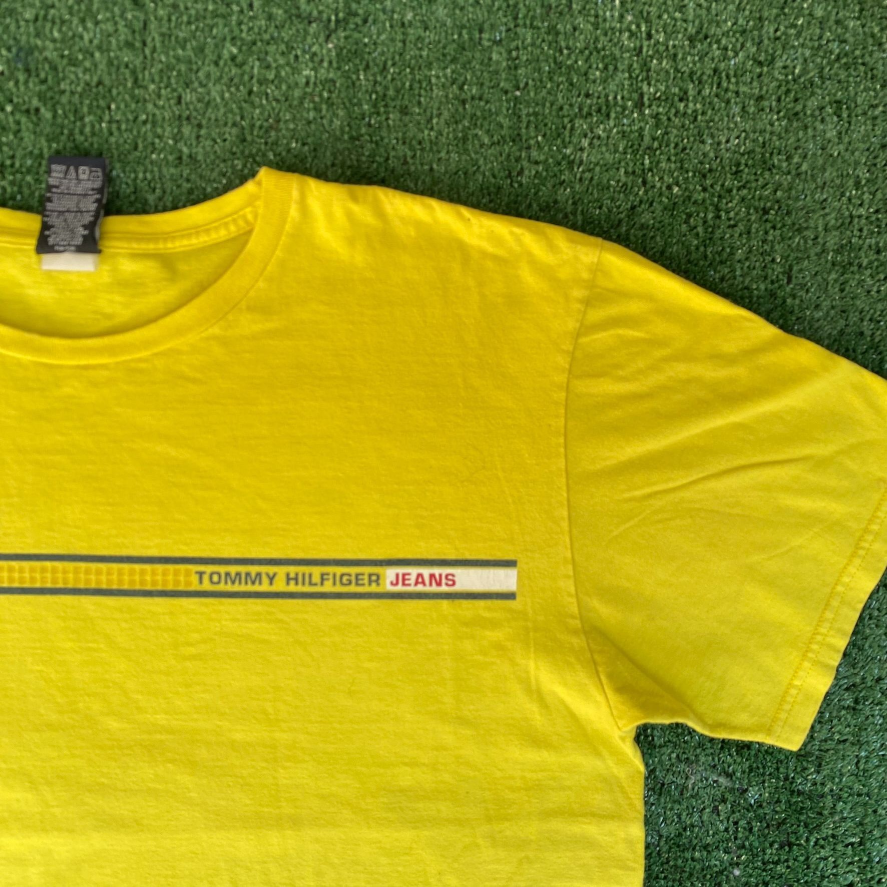 Tommy Hilfiger Vintage Y2K Tommy Hilfiger Jeans Shirt Retro Yellow Logo Tee Size US L / EU 52-54 / 3 - 2 Thumbnail