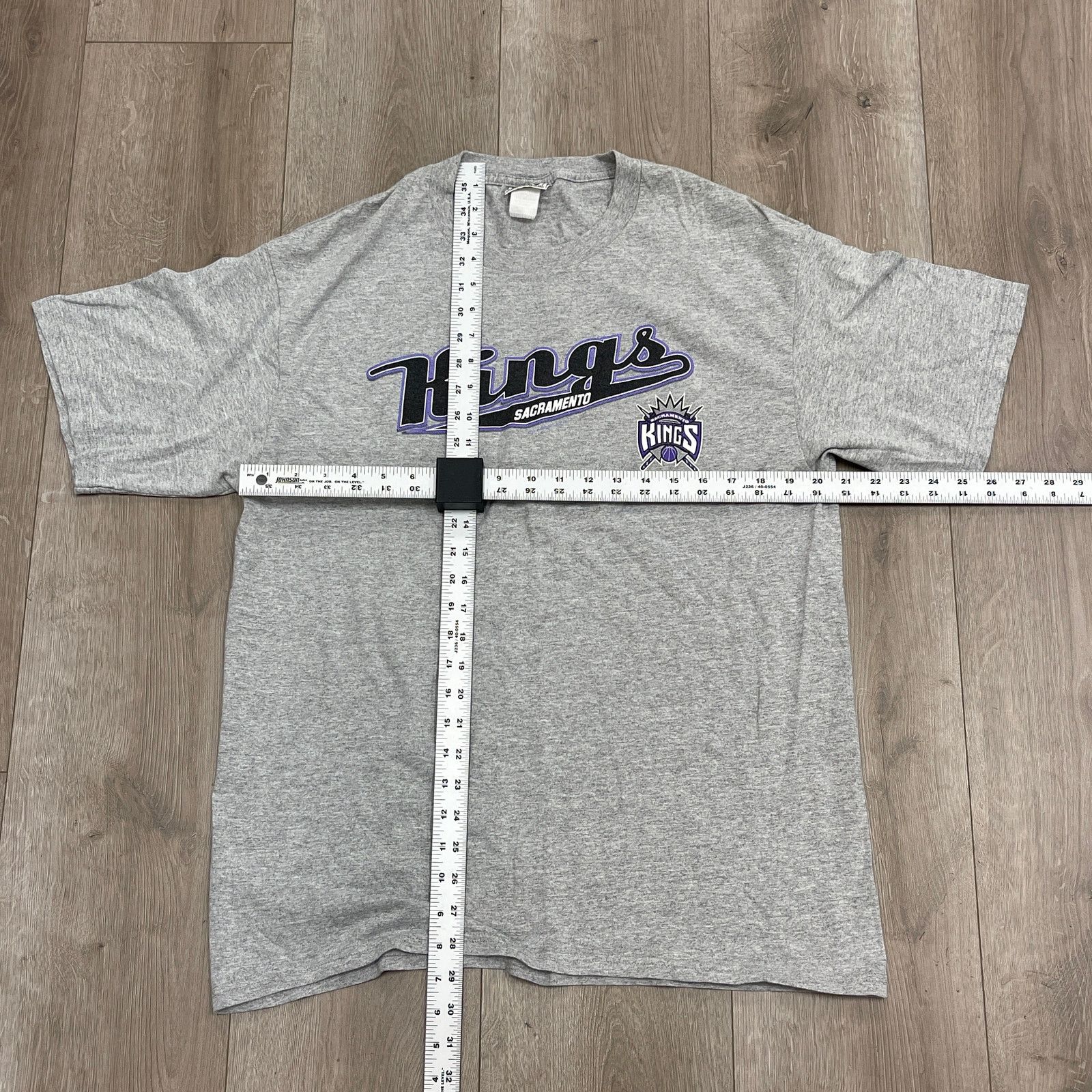 Vintage × Warner Bros Vintage 90s Lee sport Sacramento Kings Gray Script Tee L Size US L / EU 52-54 / 3 - 2 Thumbnail