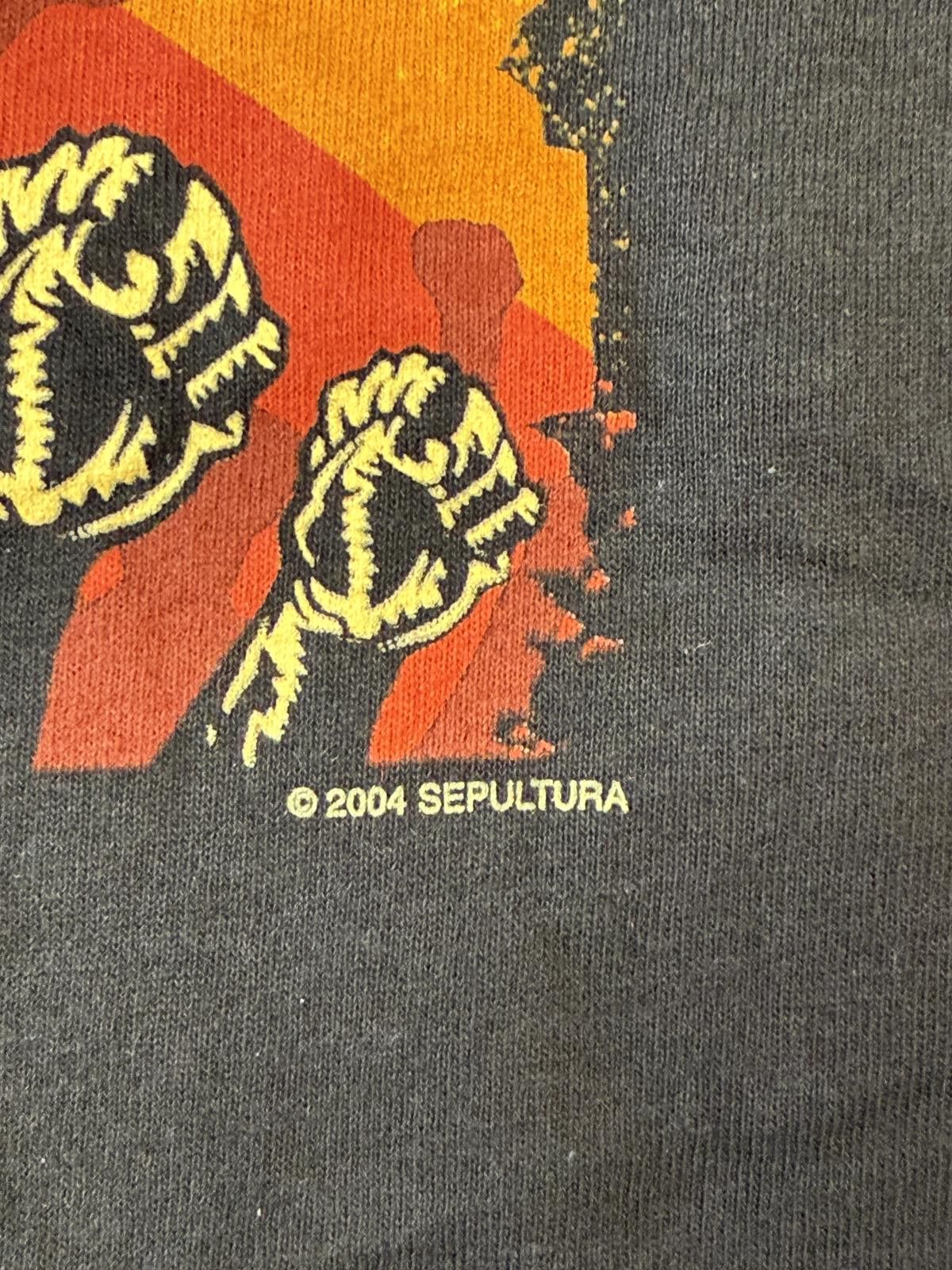 Designer VTG Sepulura Nation Band T-shirt - 2004 Fists Up S Size US S / EU 44-46 / 1 - 4 Thumbnail