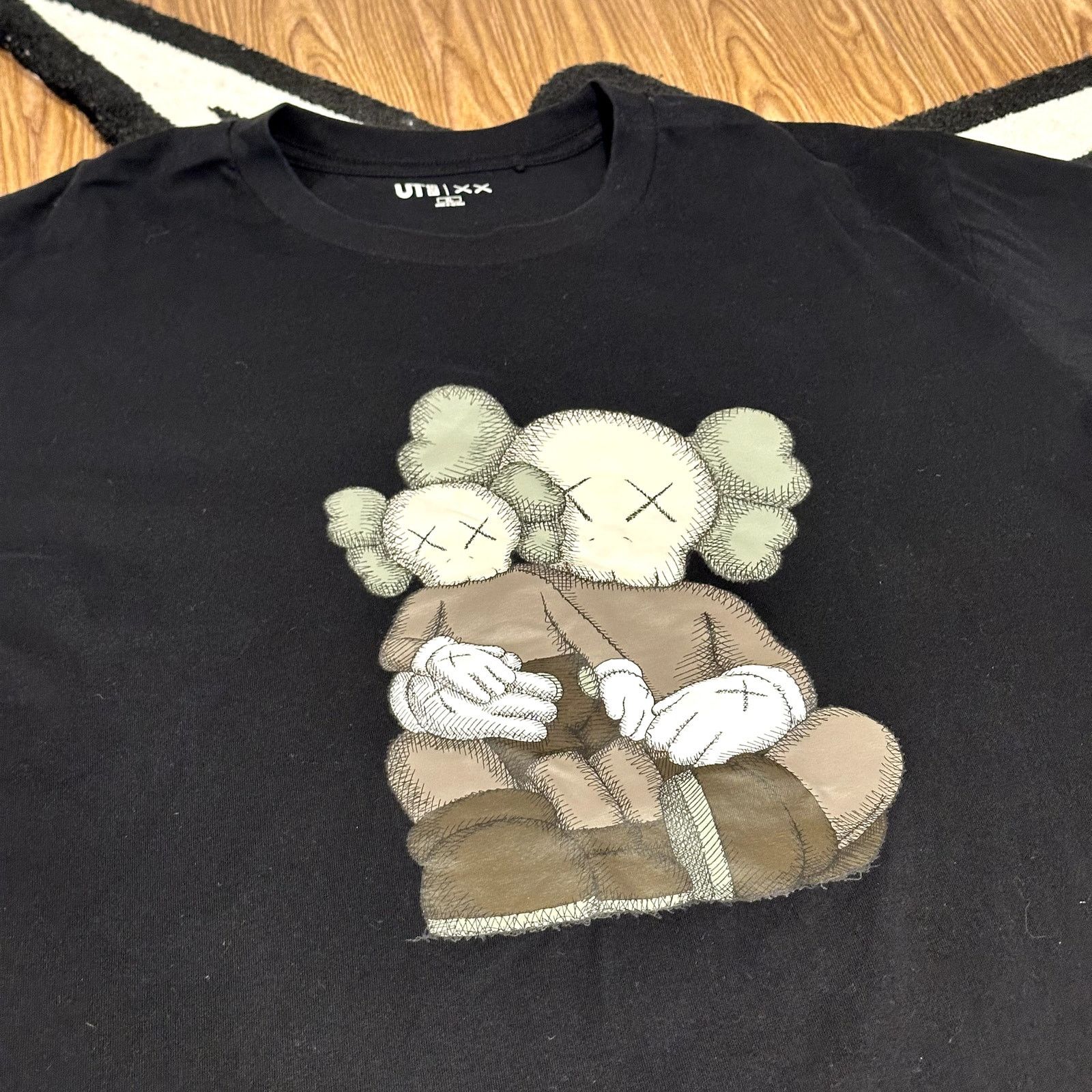 Kaws KAWS x UNIQLO UT Short Sleeve Graphic T-Shirt – US Size XL Size US XL / EU 56 / 4 - 3 Thumbnail