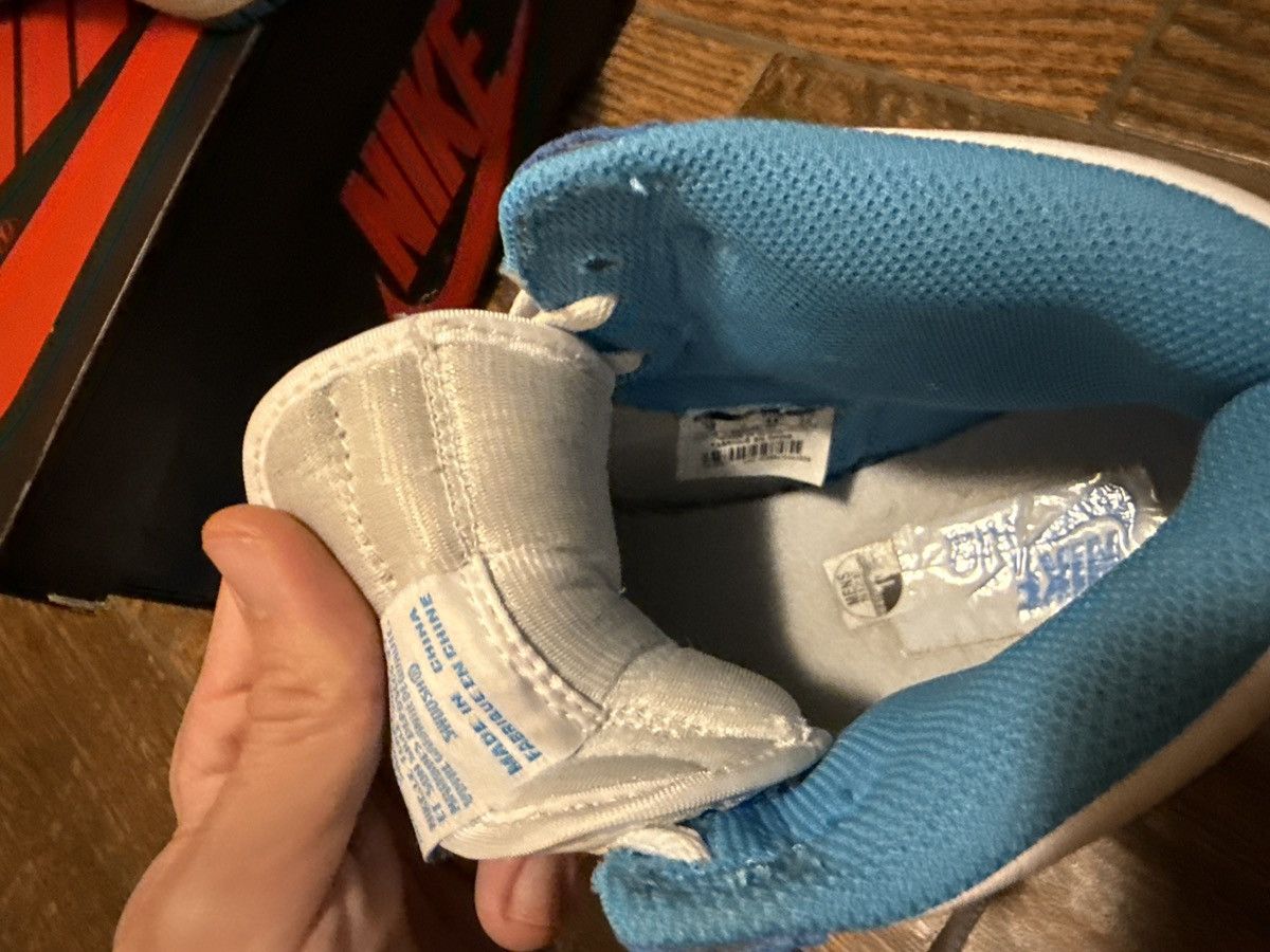 Jordan Brand Air Jordan 1 UNC 2015 Release Size US 10 / EU 43 - 6 Thumbnail
