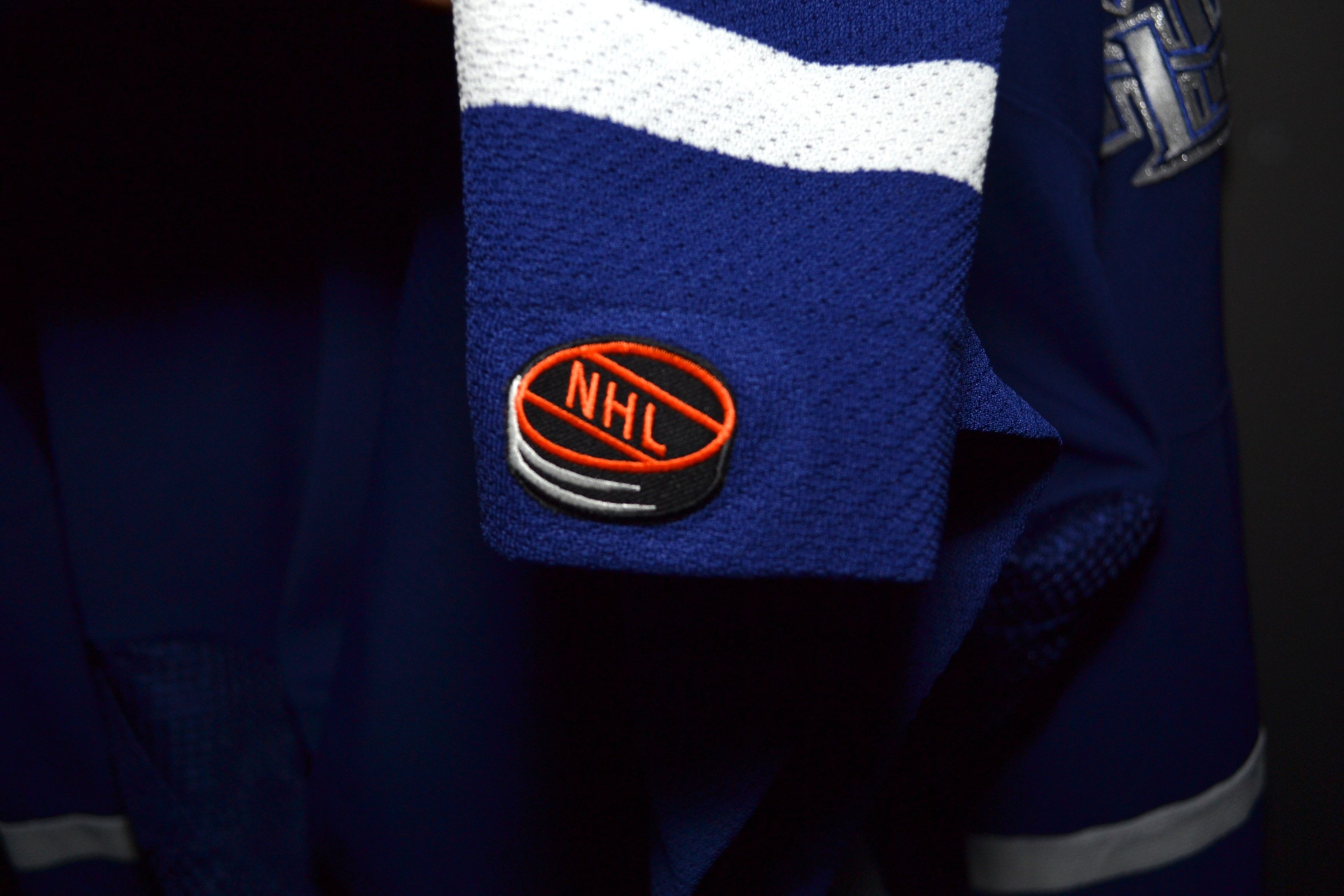 Ccm Toronto Maple Leafs 1990s NHL CCM Air-Knit Jersey Vintage XL Size US XL / EU 56 / 4 - 10 Thumbnail