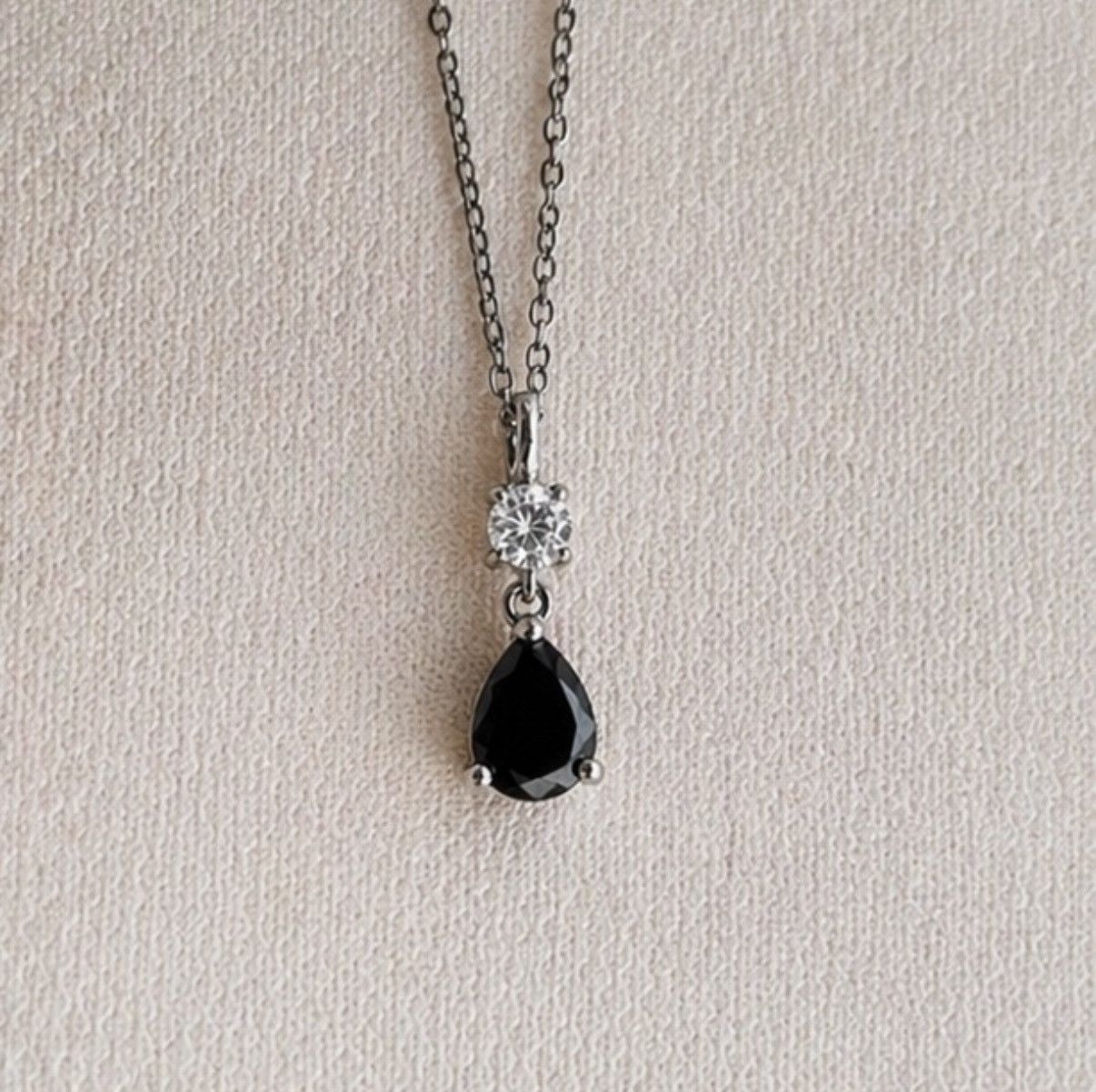 Other Beautiful tear drop necklace Size ONE SIZE - 4 Thumbnail