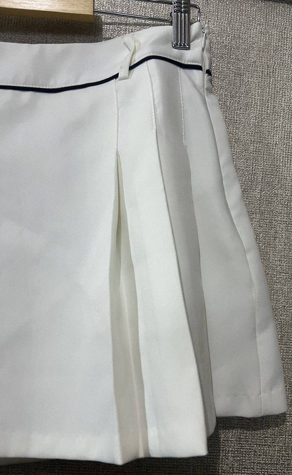 Primark Primark size 6 white pleated skirt Size 26" / US 2 / IT 38 - 6 Thumbnail