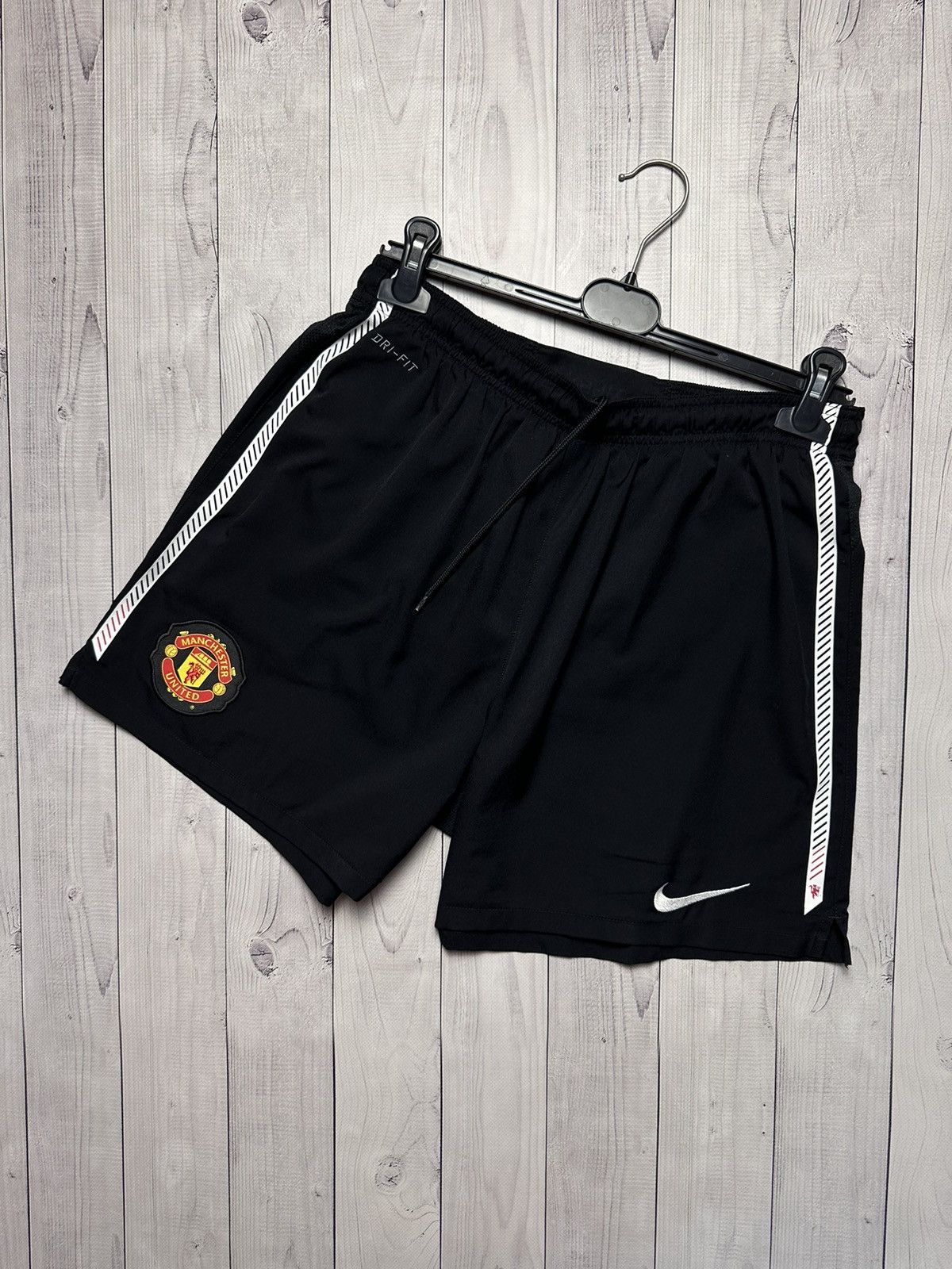 Vintage Nike Manchester United soccer shorts size M