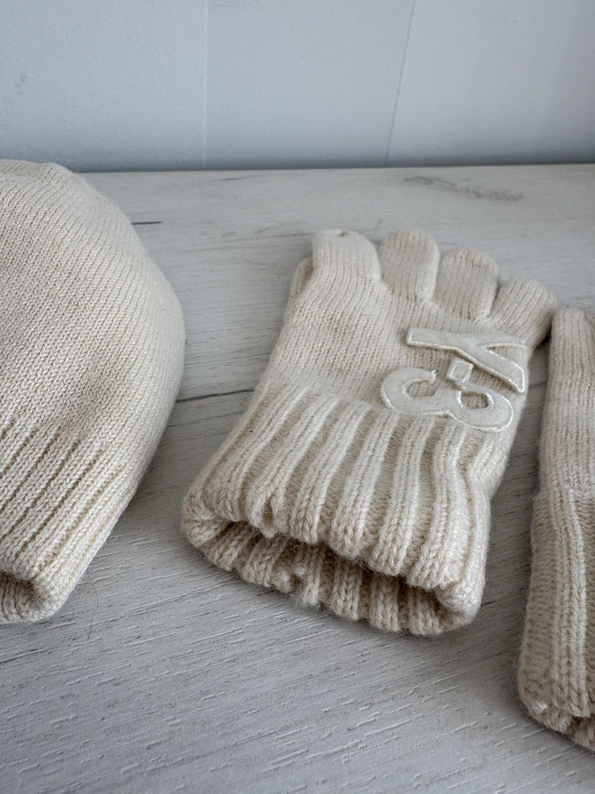 Yohji Yamamoto Y-3 Yohji Yamamoto Knit Beanie Hat & Gloves Set Cream Size S Size ONE SIZE - 13 Thumbnail