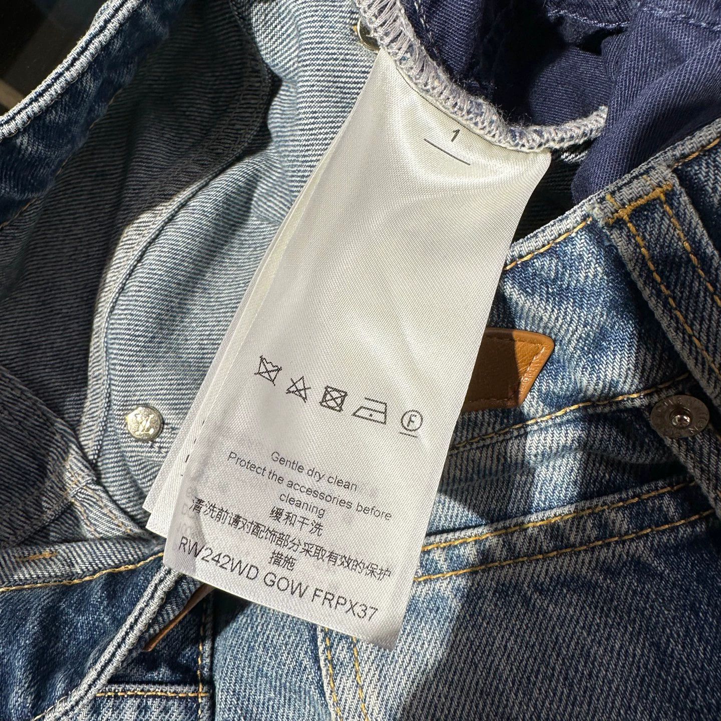 Louis Vuitton Louis Vuitton may230 Leather Logo Buckle Jeans 36 Cotton Size 26" / US 2 / IT 38 - 4 Thumbnail