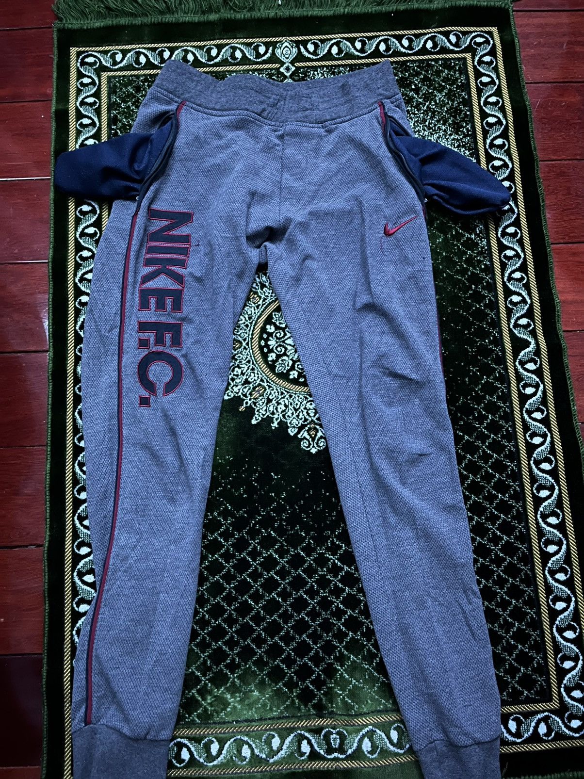 Nike Nike Grey Sweatpants Size US 28 / EU 44 - 1 Thumbnail