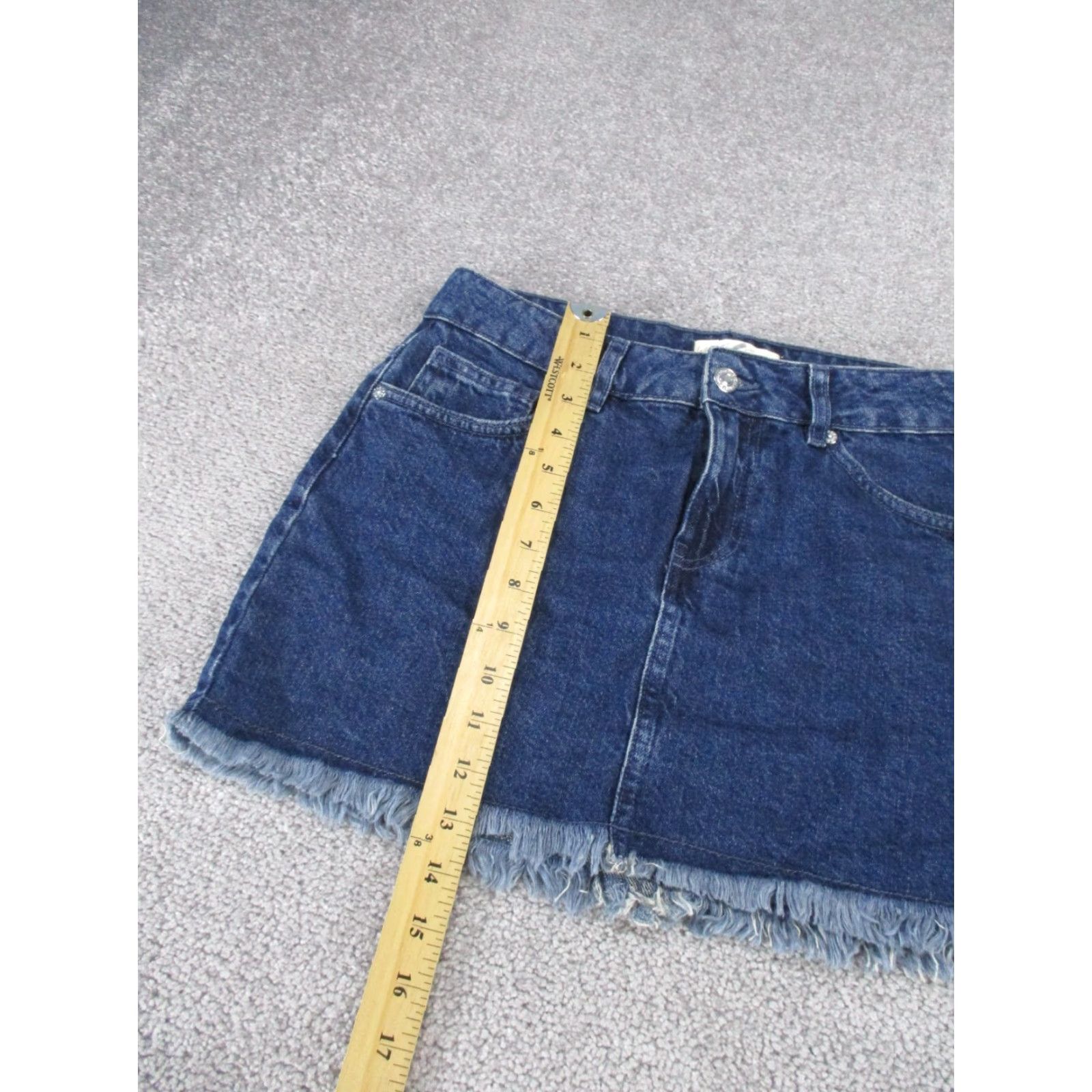 Free People FREE PEOPLE Skirt Women’s 6 Denim Mini Blue Frayed Hem Zipper Cotton Short Size 28" / US 6 / IT 42 - 3 Thumbnail