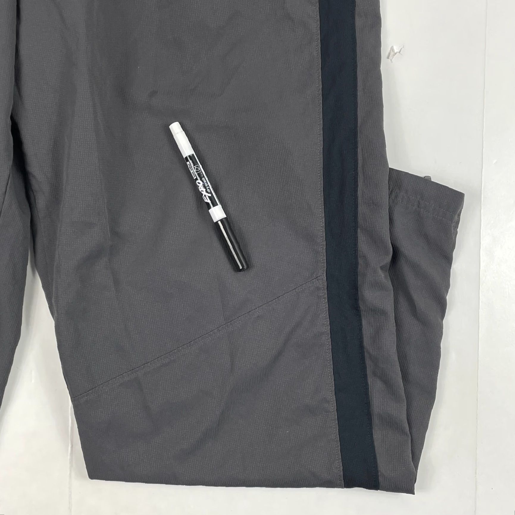 Under Armour Under Armour Track Pants Mens XL Gray HeatGear Relaxed Straight Baggy Workout Size US 33 - 4 Thumbnail