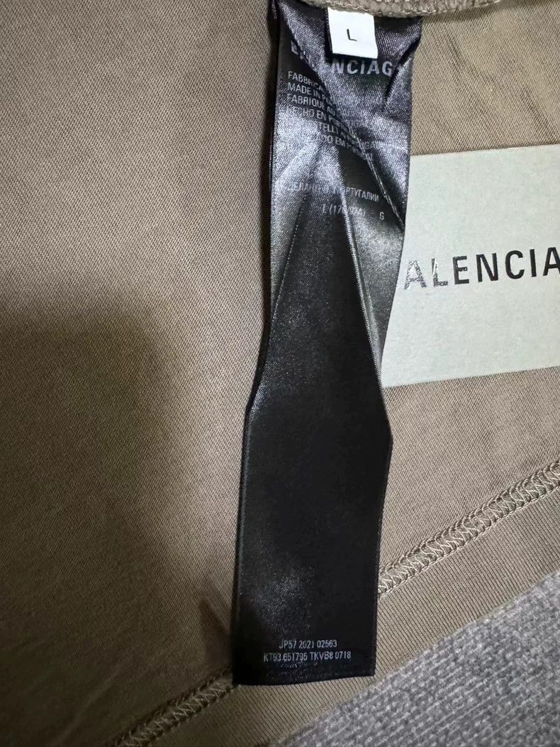 Balenciaga Balenciaga Brown short sleeve with big damage Size US L / EU 52-54 / 3 - 4 Thumbnail