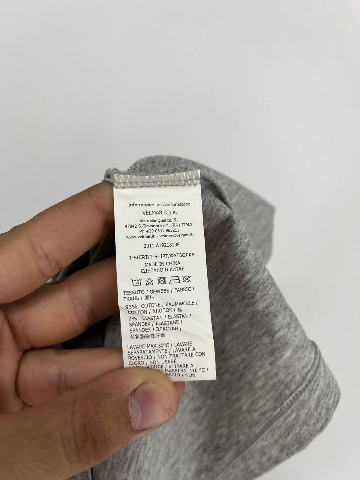 Moschino Vintage Y2K Moschino Blank Tee Shirt Mini logo luxury SizeXL Size US XL / EU 56 / 4 - 11 Thumbnail