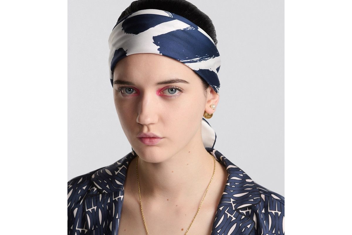 Dior o1bcso1str0226 Size:OS/70 Square Scarf in White/Nevy Blue Size ONE SIZE - 5 Thumbnail