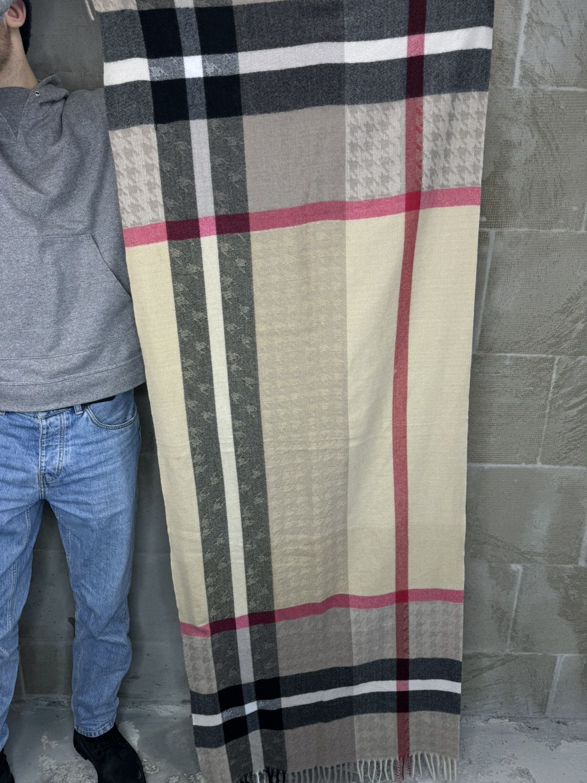 Burberry Burberry Cashmere Made in Scotland Scarf Size ONE SIZE - 3 Thumbnail