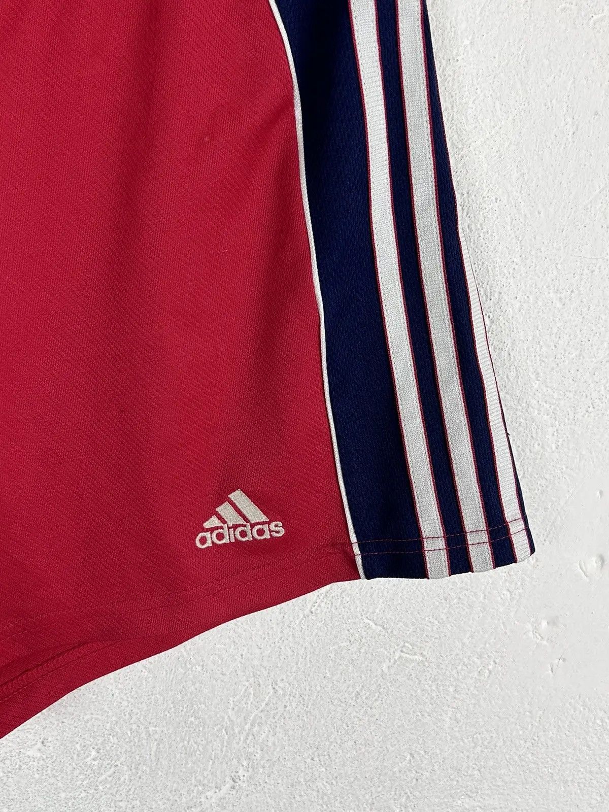 Adidas 90s Vintage Adidas x F.C. Bayern Munchen Shorts In Red Size US 32 / EU 48 - 2 Thumbnail