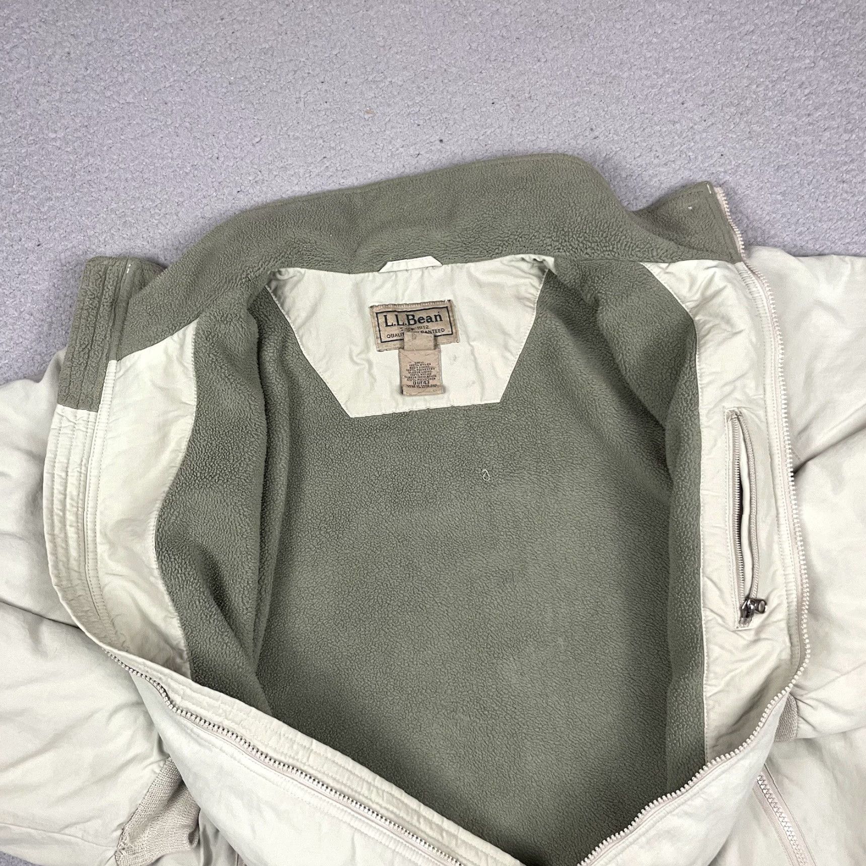 Vintage VINTAGE LL Bean Jacket Mens L Beige Nylon Quilted Winter Full Zip Lined Polyester 0 UF43 Outdoor Hiking Mens Size US L / EU 52-54 / 3 - 6 Thumbnail