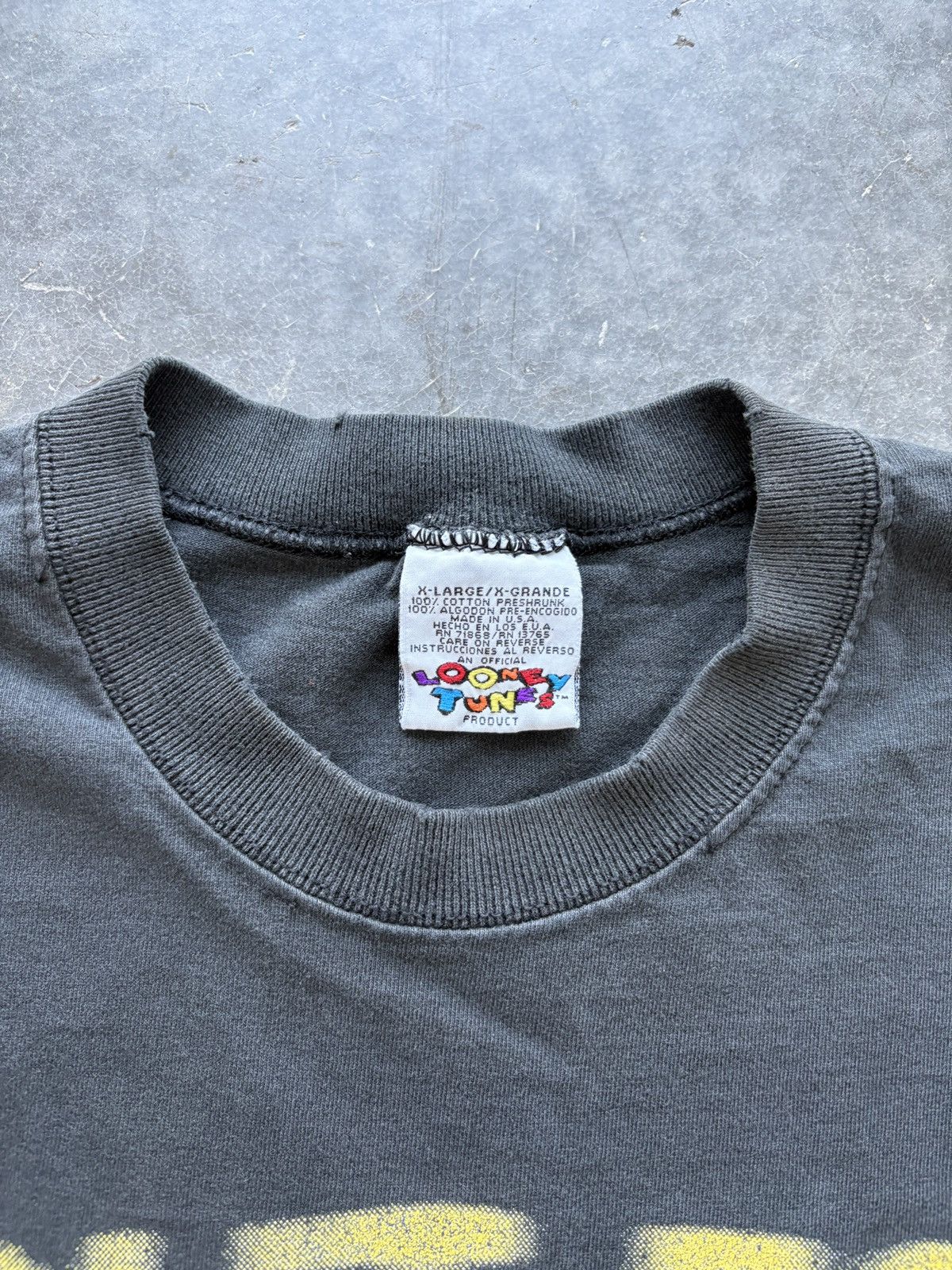Warner Bros Vintage 90s Tazmanian Devil Graphic Tee Faded Oversized Size US XL / EU 56 / 4 - 4 Thumbnail