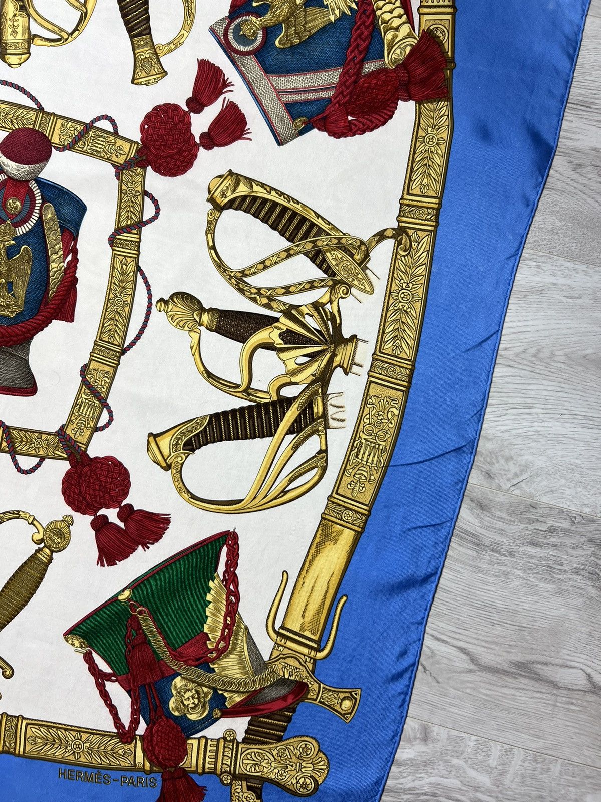 Hermes × Vintage Vintage HERMES CARRE 90 GRAND UNIFORME J. Metz Silk Scarf Size ONE SIZE - 10 Thumbnail