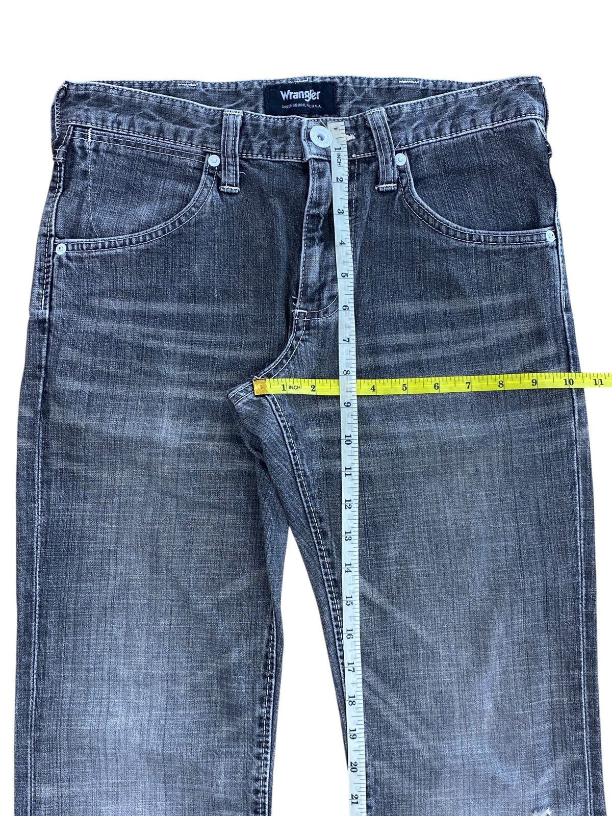 Wrangler Vintage Wrangler Brand Faded Whiskers Style Jeans Size US 31 - 6 Thumbnail