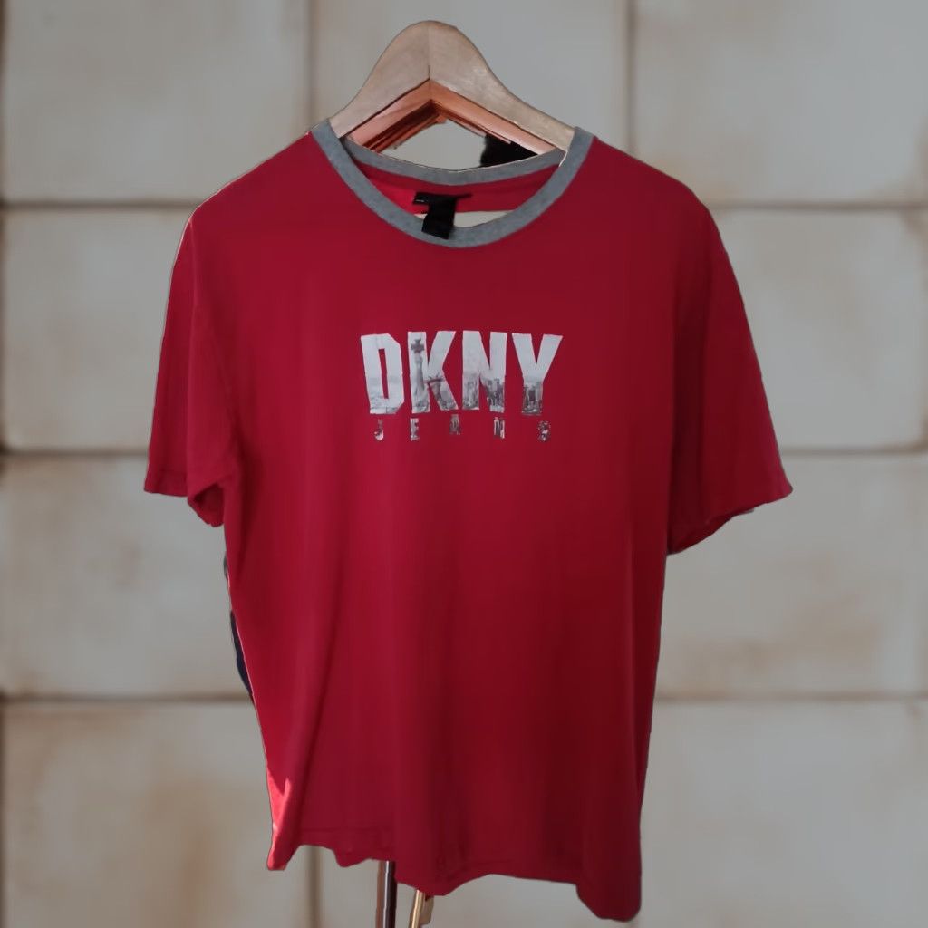 DKNY VINTAGE DKNY Jeans T-shirt NYC Skyline Men L Red Shirt Size US L / EU 52-54 / 3 - 1 Thumbnail