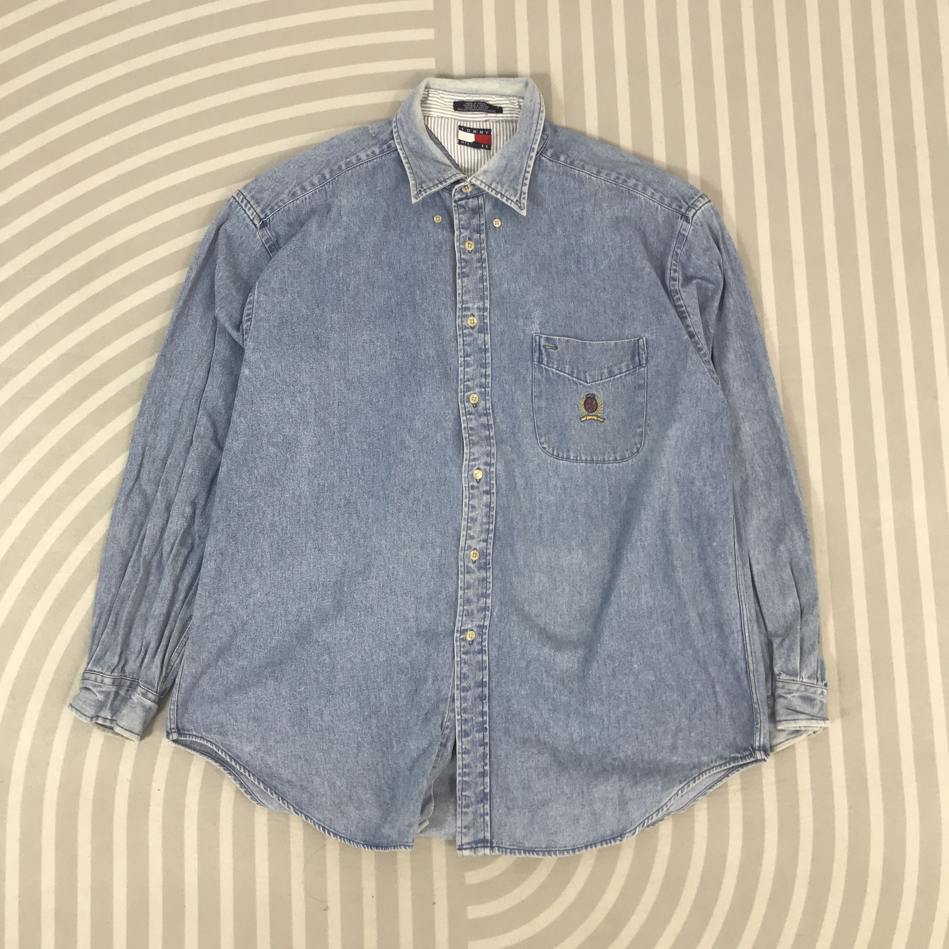 Tommy Hilfiger Vintage Tommy Hilfiger denim button up shirt K44B58 Size US L / EU 52-54 / 3 - 1 Thumbnail