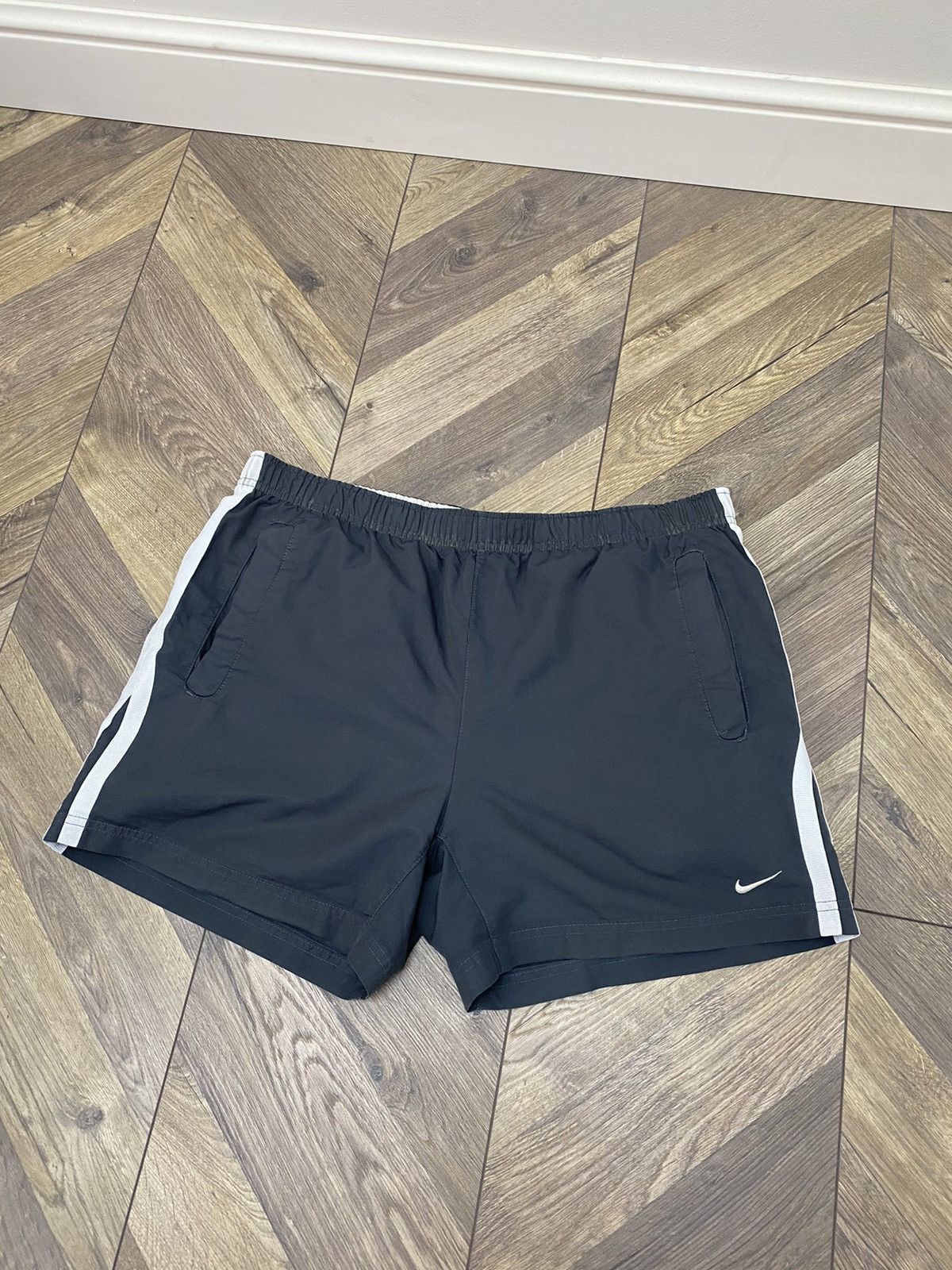 Nike × Vintage Vintage Nike 90s style shorts Size US 34 / EU 50 - 2 Thumbnail
