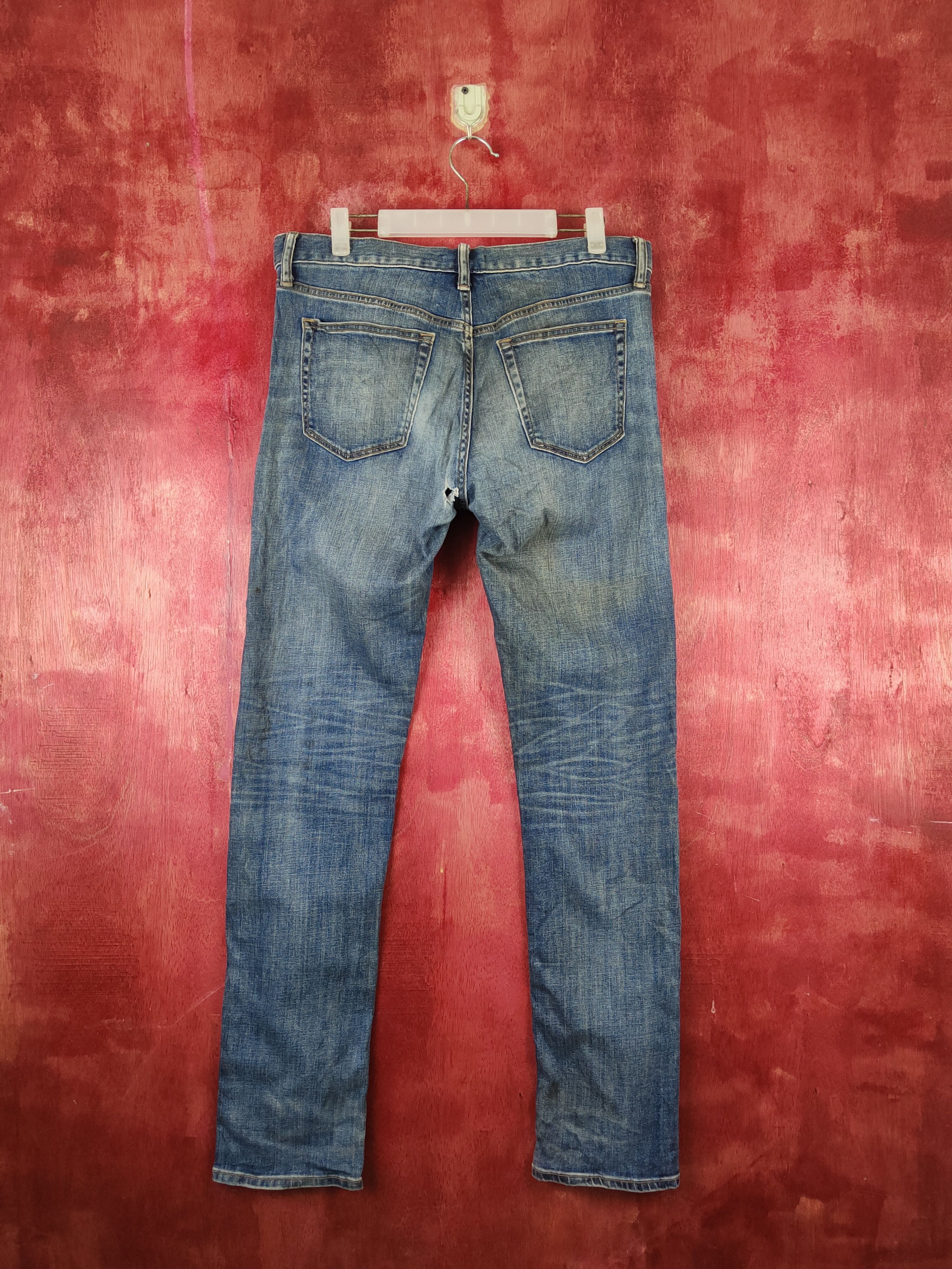 Japanese Brand Uniqlo Dark Blue Faded Distressed Ripped Jeans #S1777 Size US 33 - 7 Thumbnail