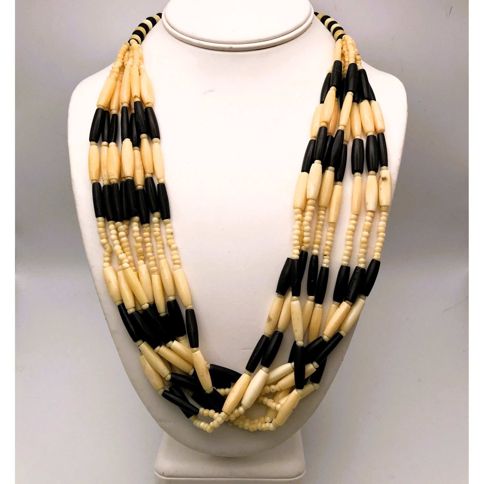 Vintage Ivory and Black Beaded Necklace Primitive Tribal Ethnic Stat Size ONE SIZE - 6 Thumbnail