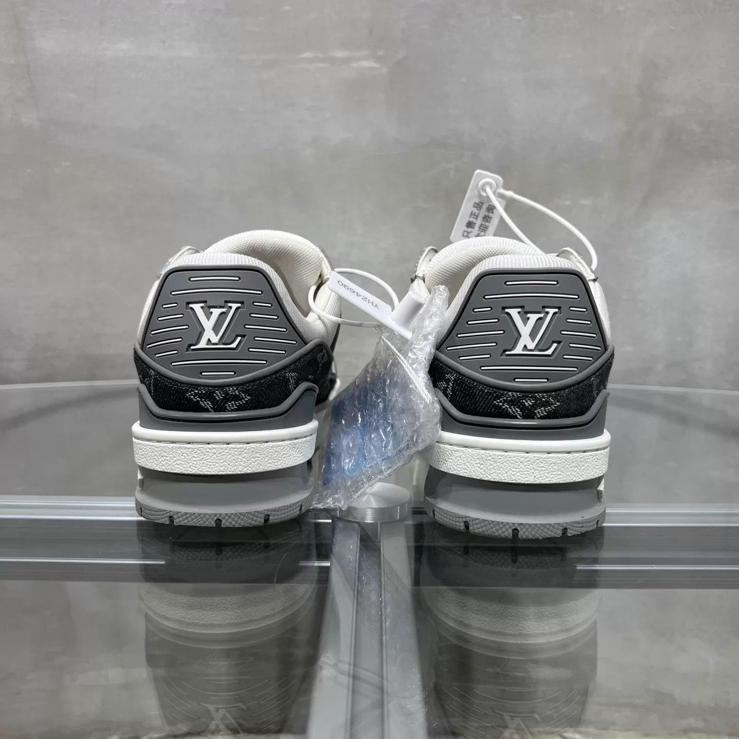 Louis Vuitton LV Trainer Gray & White Denim UK1.5 (35.5) Size US 5 / IT 35 - 6 Thumbnail