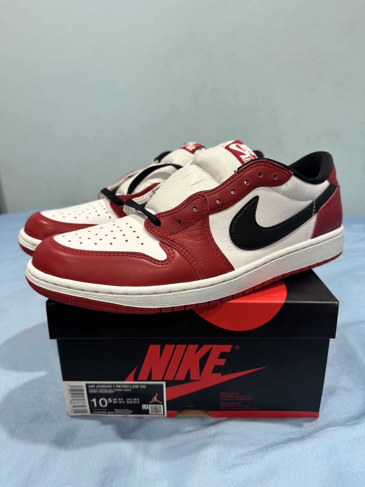 Size 10.5 Men 12 Wmn Nike Air Jordan Low OG Chicago 2025