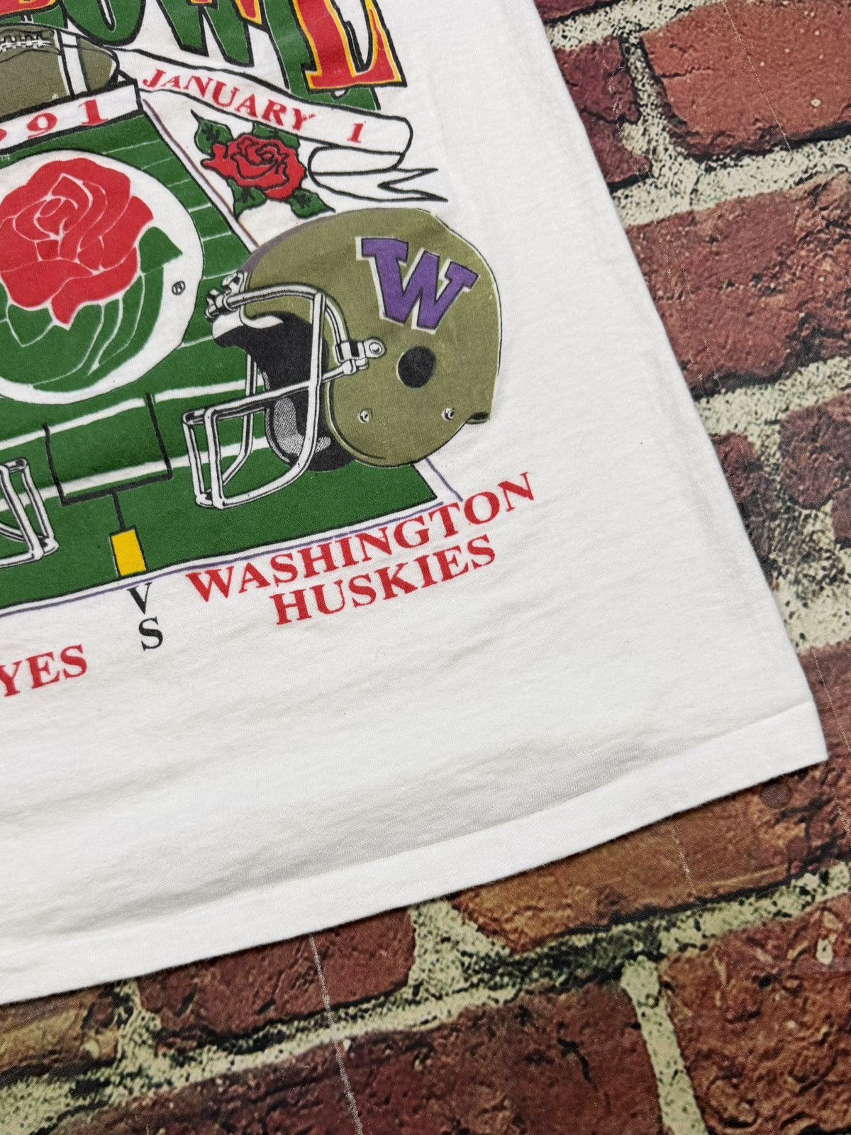 NCAA Vintage 1991 Rose Bowl Washington Huskies Iowa Hawkeyes Tee Size US M / EU 48-50 / 2 - 6 Thumbnail