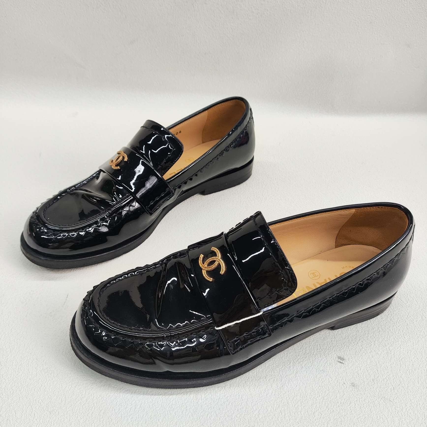 Chanel Chanel Retro Black Lowtop Sneakers us_7-5 Women Size US 7.5 / IT 37.5 - 1 Thumbnail