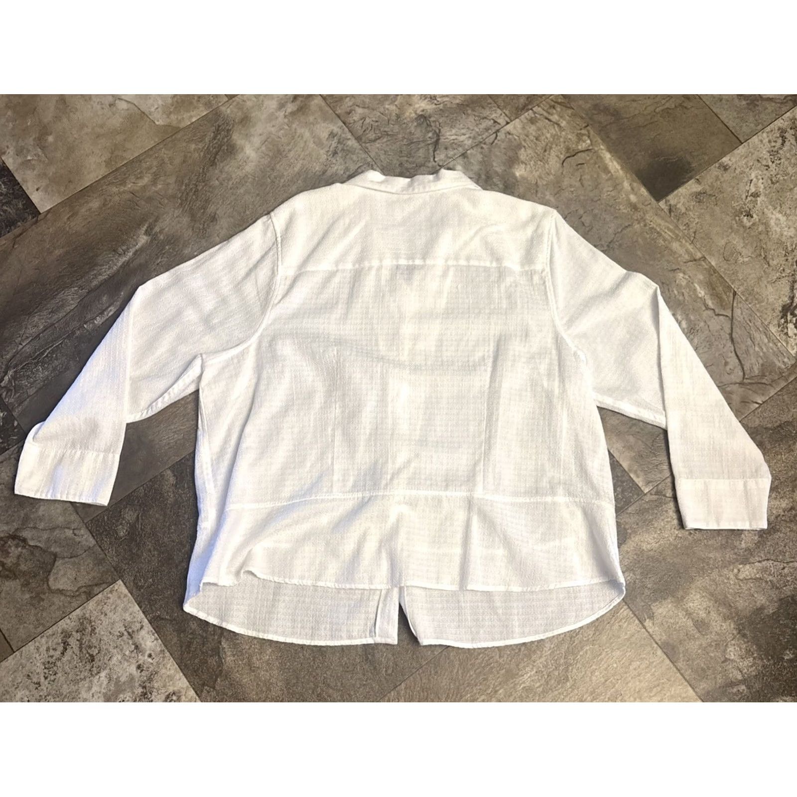 Vintage CJ Banks Blouse Shirt 2X White Button Up Top Textured Print Classic 1852 Women Plus Size Long Sleeve Collared Cotton Blend Buttoned Size XXL / US 16-18 / IT 52-54 - 2 Thumbnail