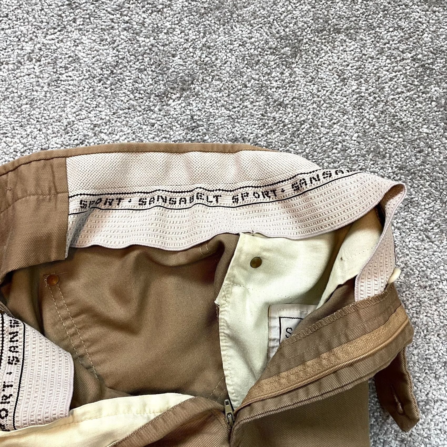 Vintage VINTAGE SansABelt Chino Shorts Mens 36 Brown 7 Inch Pleated Pocket Short 7in Regular Rise Home? Size US 36 / EU 52 - 2 Thumbnail