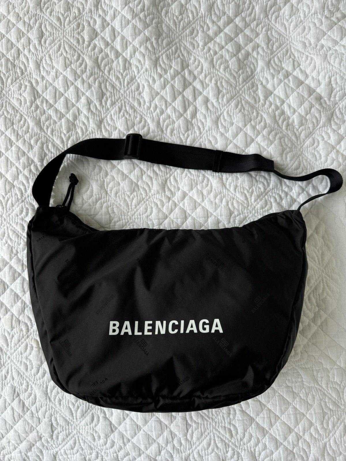Balenciaga Balenciaga Expandable Sling recycled-nylon shoulder bag Size ONE SIZE - 1 Thumbnail
