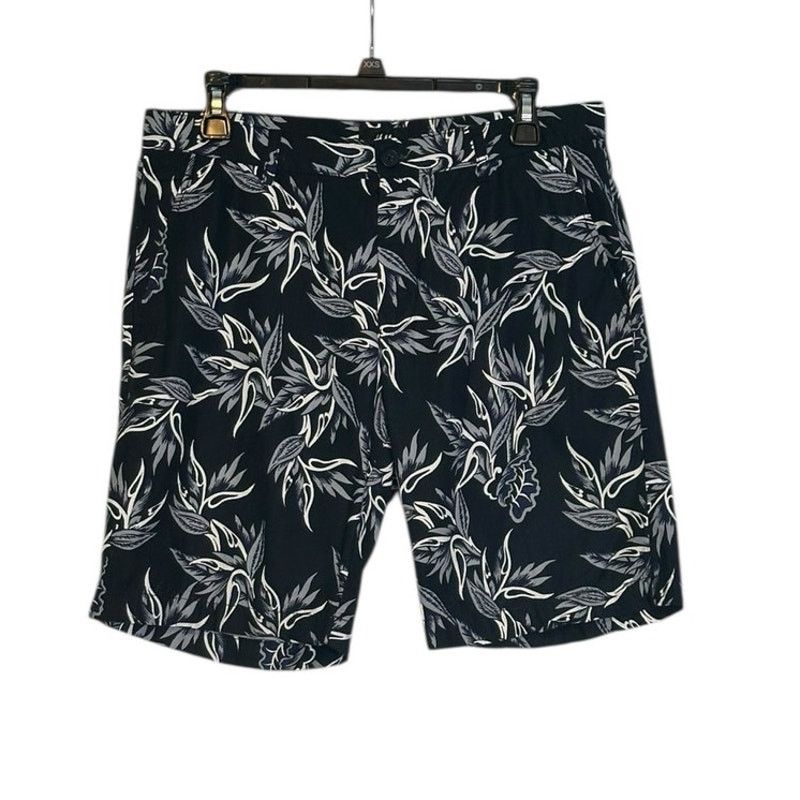 H&M H&M black white floral casual shorts size 32R Size US 32 / EU 48 - 7 Thumbnail