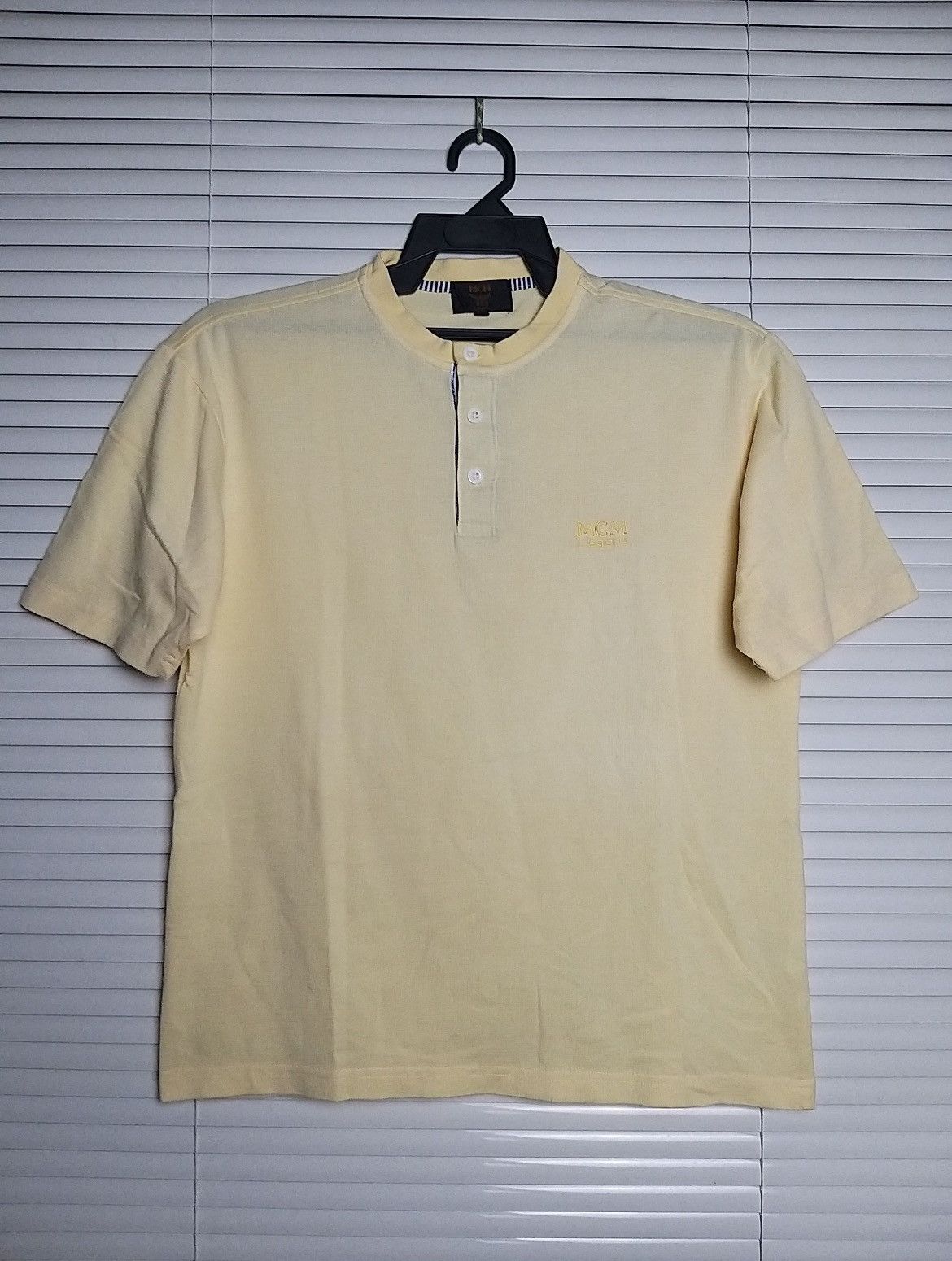 MCM NICE💥MCM LEGERE HALF BUTTON T SHIRT Size US M / EU 48-50 / 2 - 1 Thumbnail