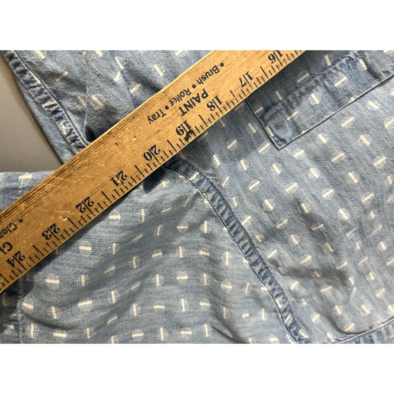 Old Navy OLD NAVY Button-Up Denim Shirt XL Men Blue Geometric Short Sleeve Relaxed Fit Button-Down Casual 90s Vintage Apparel Size US XL / EU 56 / 4 - 5 Thumbnail