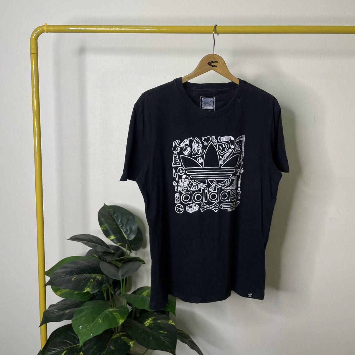 Adidas Adidas Skateboarding Terminal Radness Skulls Design T Shirt Size US L / EU 52-54 / 3 - 1 Thumbnail