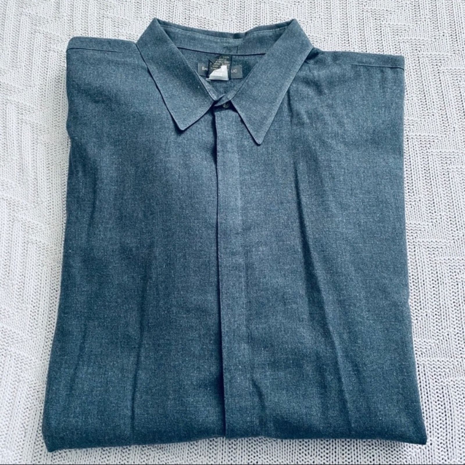 Banana Republic Banana Republic dark gray button down Size US XL / EU 56 / 4 - 1 Thumbnail