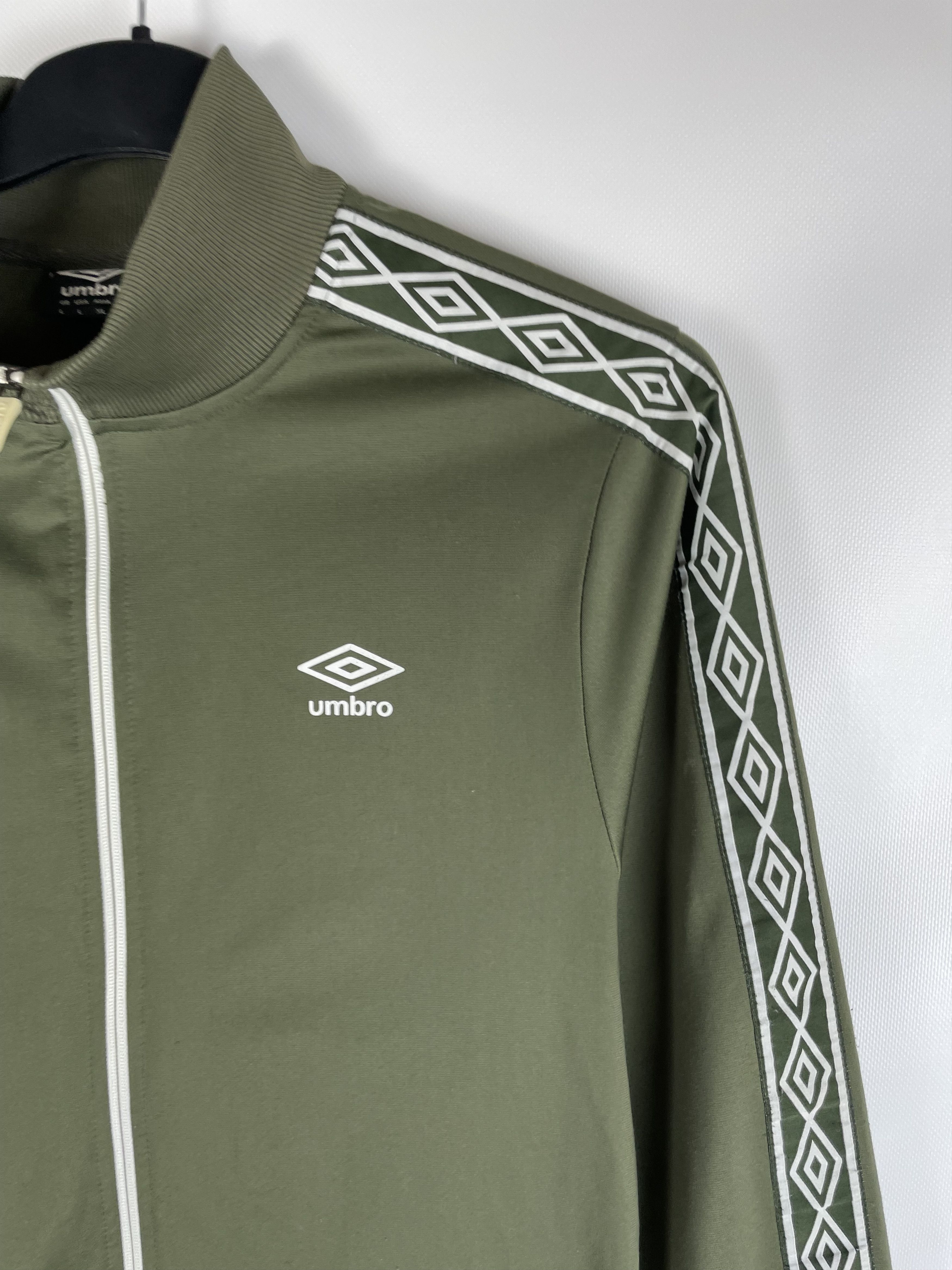 Vintage Vintage Umbro Track Jacket Size US L / EU 52-54 / 3 - 4 Thumbnail