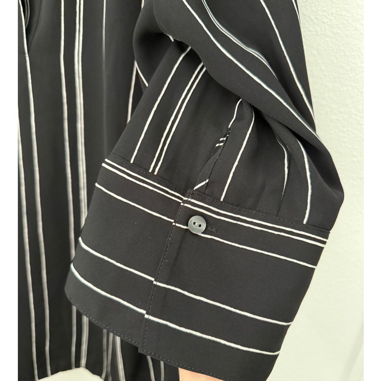 Ann Taylor Ann Taylor Factory Black & White Striped Blouse - Size L Size L / US 10 / IT 46 - 4 Thumbnail