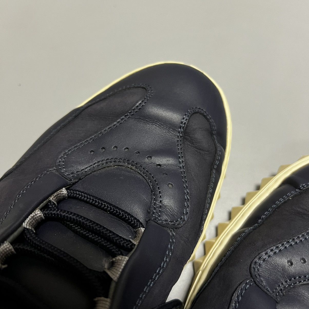Salvatore Ferragamo Salvatore Ferragamo Navy Blue Leather Sneakers Men's Size US 9 / EU 42 - 24 Thumbnail