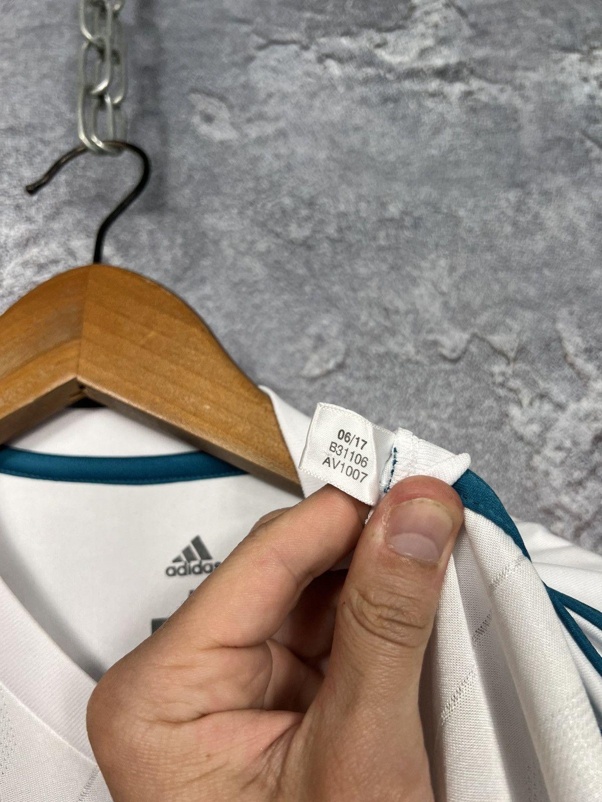 Adidas Adidas #8 Toni Kross Real Madrid Final Kiev 2018 Jersey Size US M / EU 48-50 / 2 - 13 Thumbnail