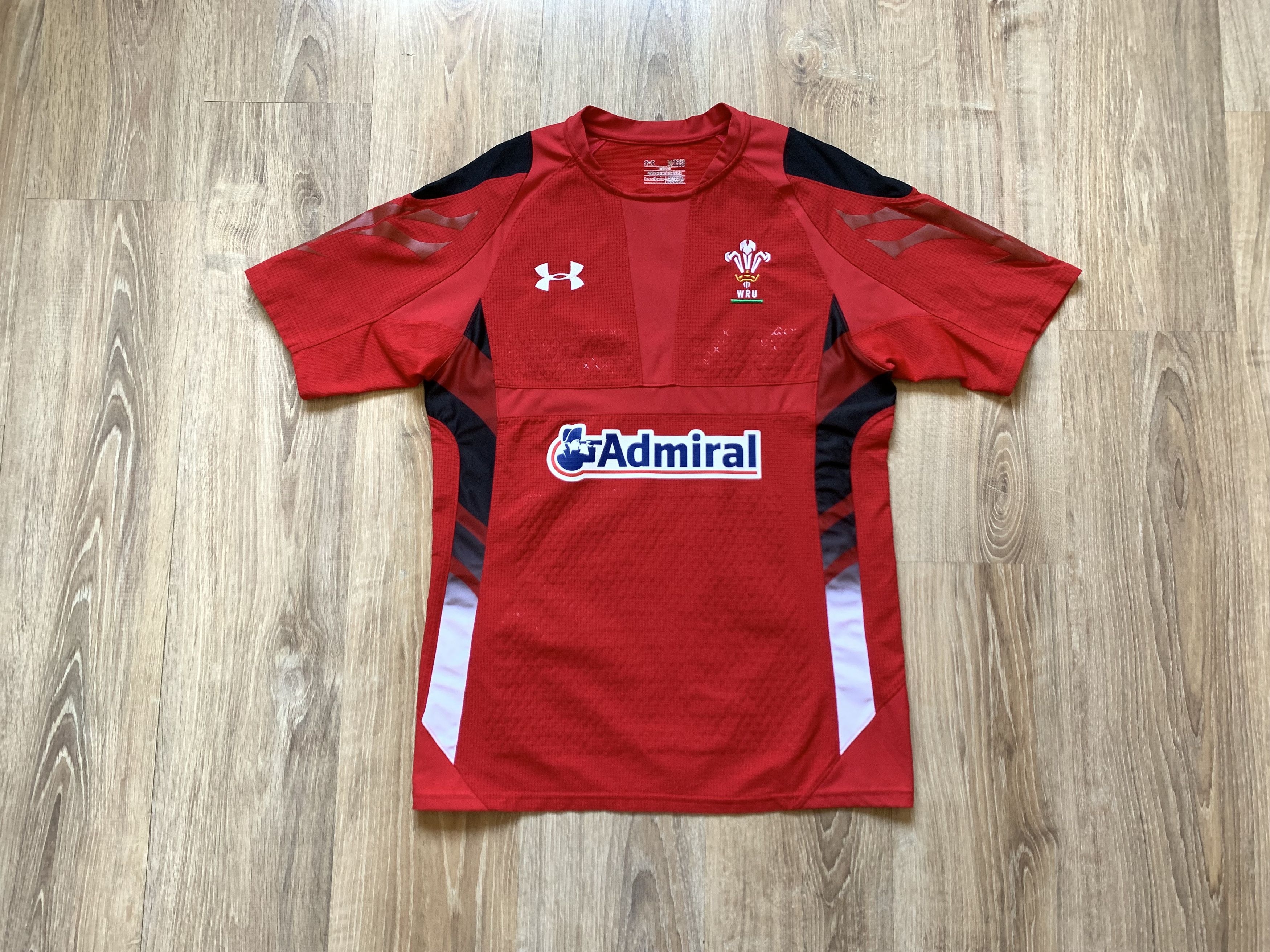 Under Armour × Vintage Under Armour Wales Rugby Union Home Jersey 2013 Size US XL / EU 56 / 4 - 1 Thumbnail