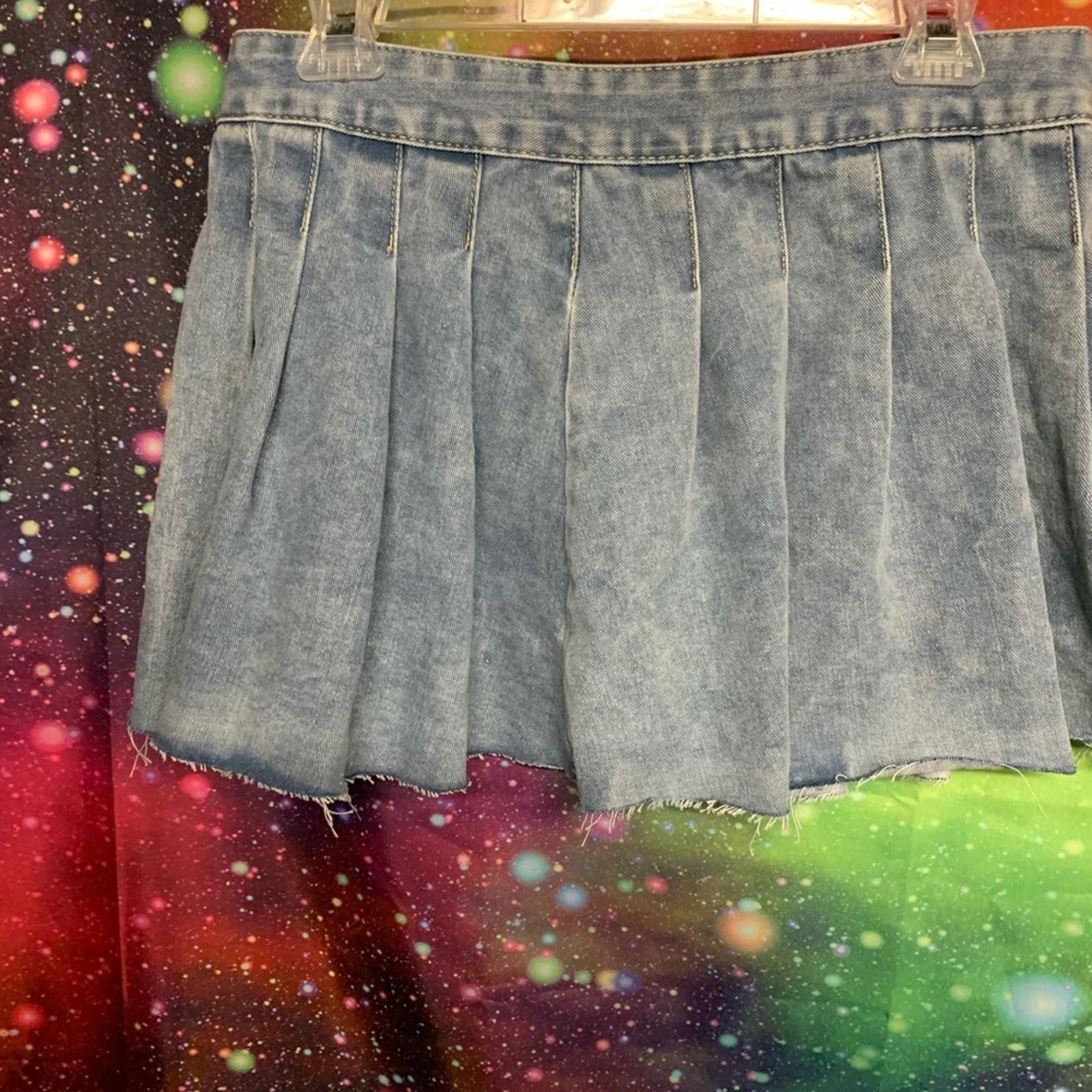 Designer Gray Pleated Skater Mini Skirt for Casual Days Size 32" / US 10 / IT 46 - 1 Thumbnail