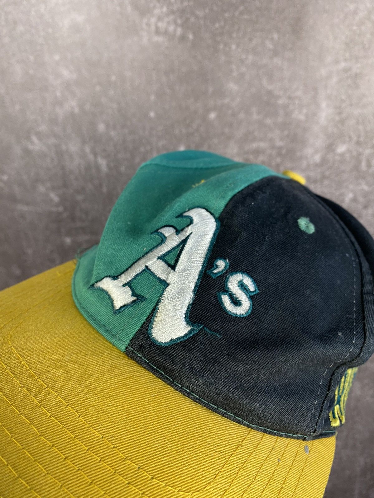 New Era VINTAGE OAKLAND ATHLETICS Fitted Cap Hat Size ONE SIZE - 9 Thumbnail