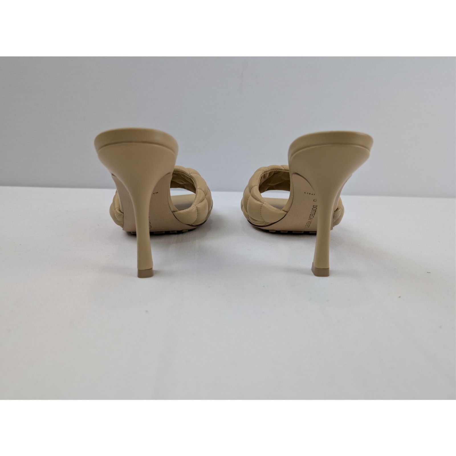 Bottega Veneta o1rshd1 Nappa Matelasse Padded Sandal in Cane Sugar Size US 10.5 / IT 40.5 - 11 Thumbnail