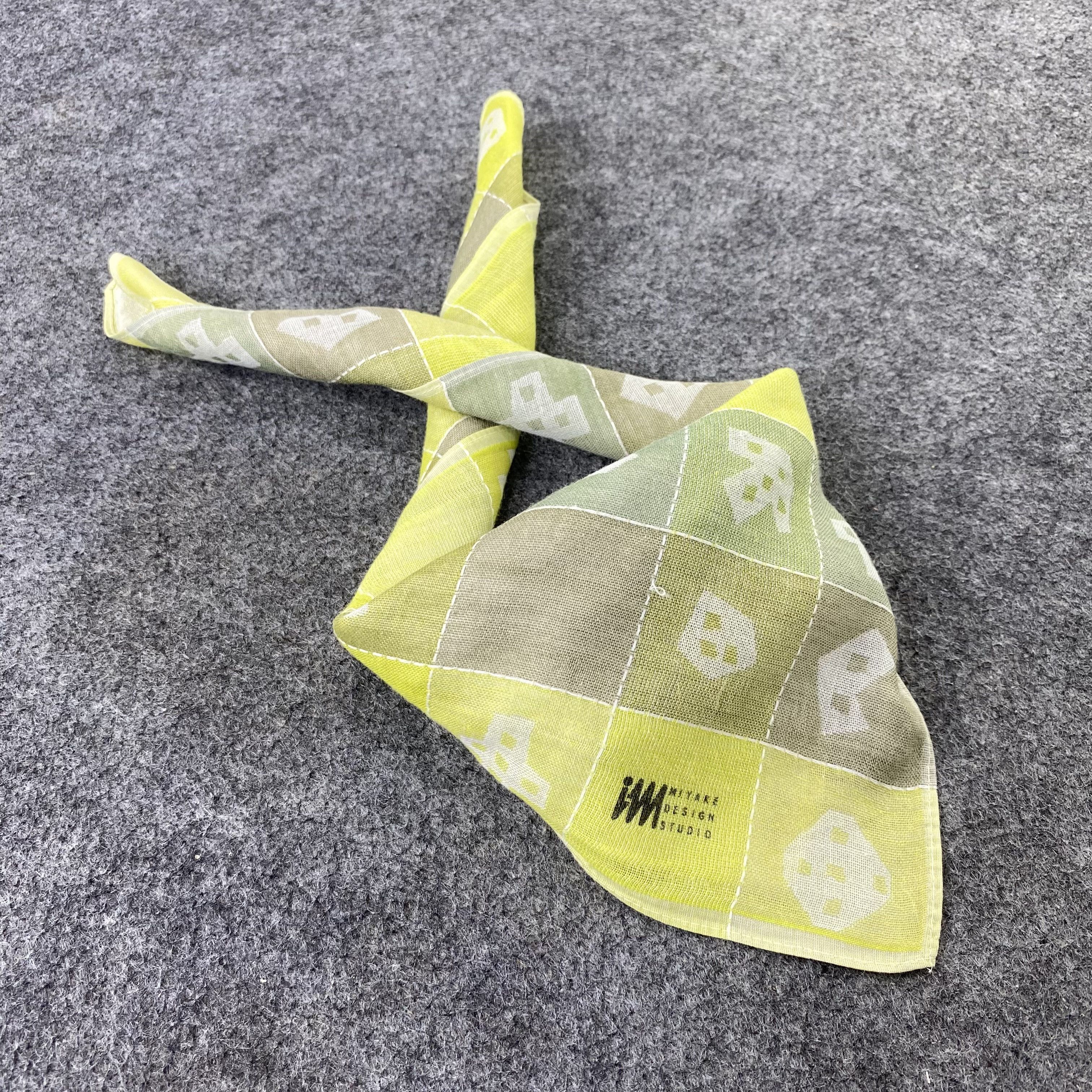 Issey Miyake × Japanese Brand Issey Miyake Handkerchief / Bandana / Neckerchief-B1311 Size ONE SIZE - 1 Thumbnail